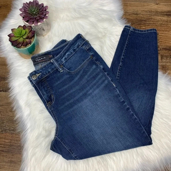 Torrid PREMIUM STRETCH HIGH RISE CURVY SKINNY JEAN - Picture 2 of 7